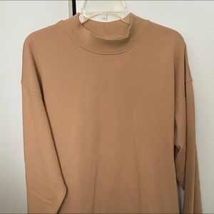cream uniqlo crewneck sweater